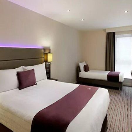Premier Inn Ware Ngoại thất bức ảnh
