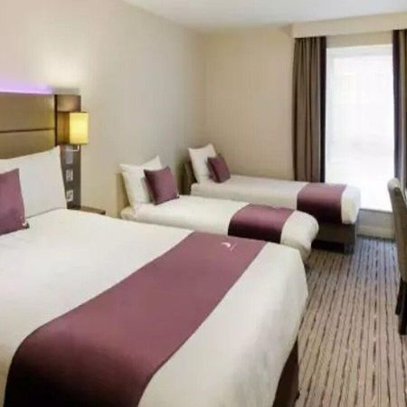 Premier Inn Ware Ngoại thất bức ảnh