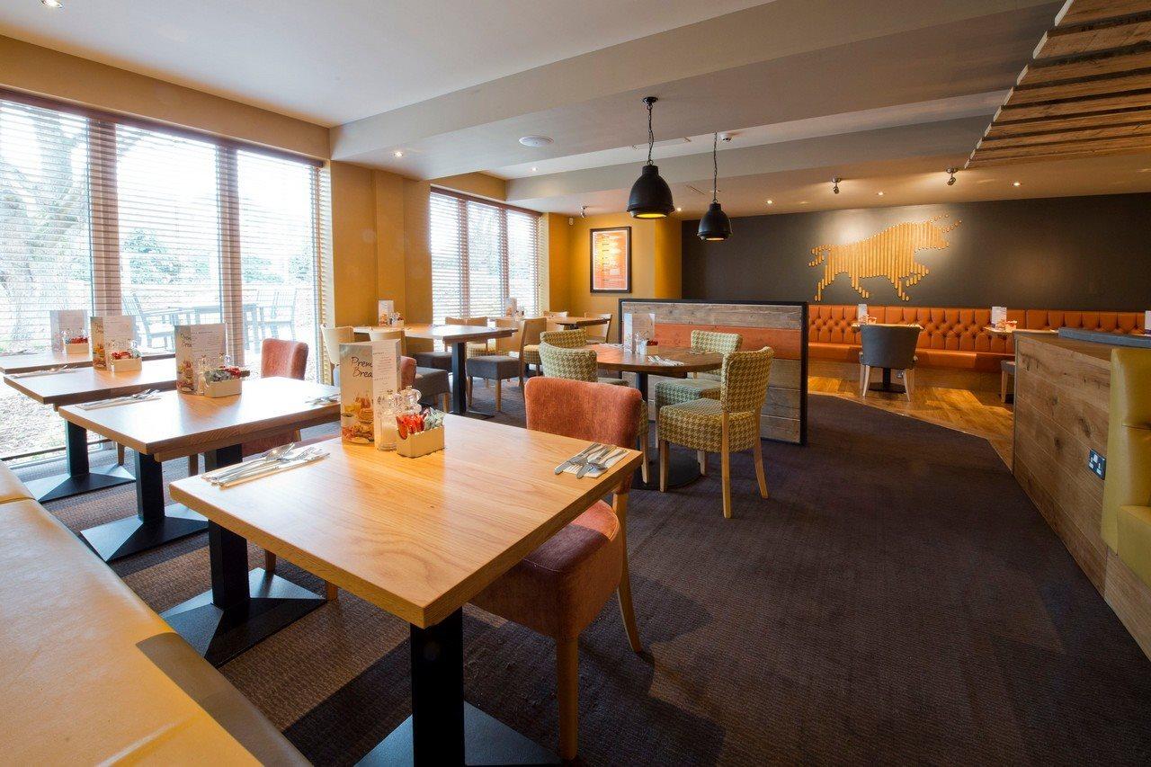 Premier Inn Ware Ngoại thất bức ảnh