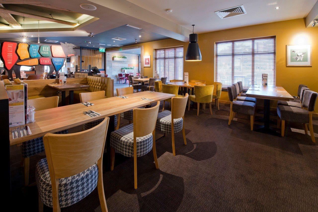 Premier Inn Ware Ngoại thất bức ảnh