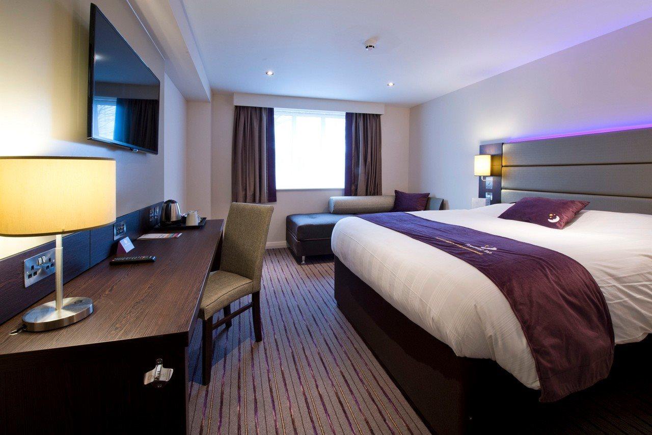Premier Inn Ware Ngoại thất bức ảnh